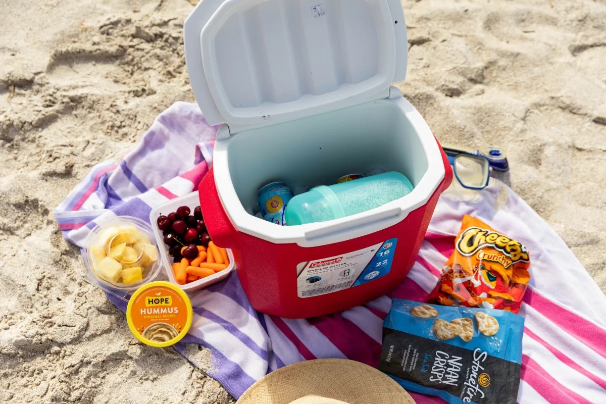 Beach Cooler Review: Stay Cool and Refreshed on Your Next Beach Trip