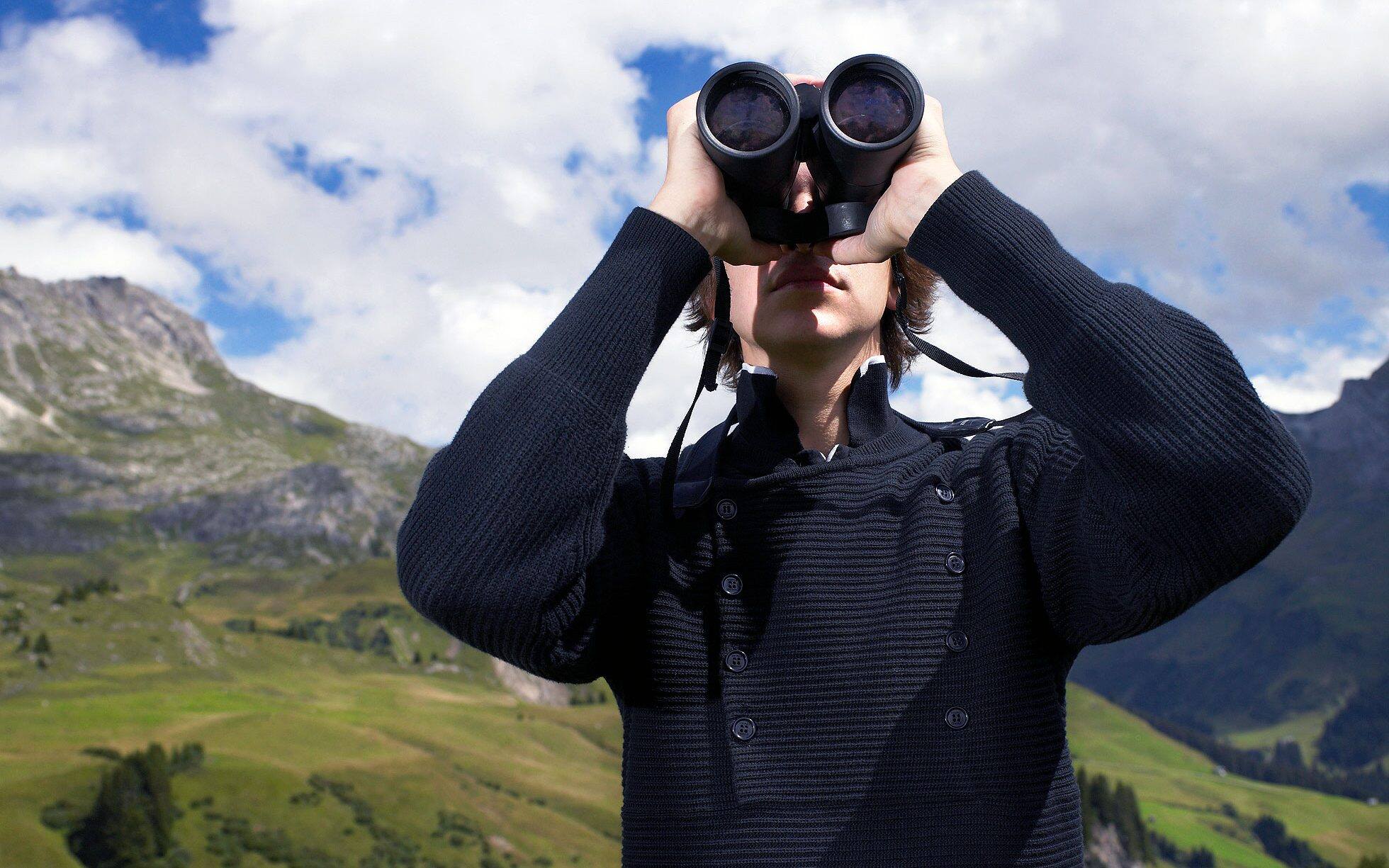 Binoculars for Bird Watching: A Comprehensive Review