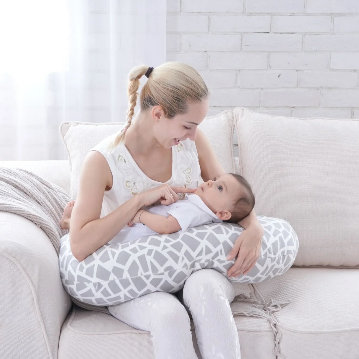 Breastfeeding Support Pillow Review: Find the Perfect Pillow for Nursing
