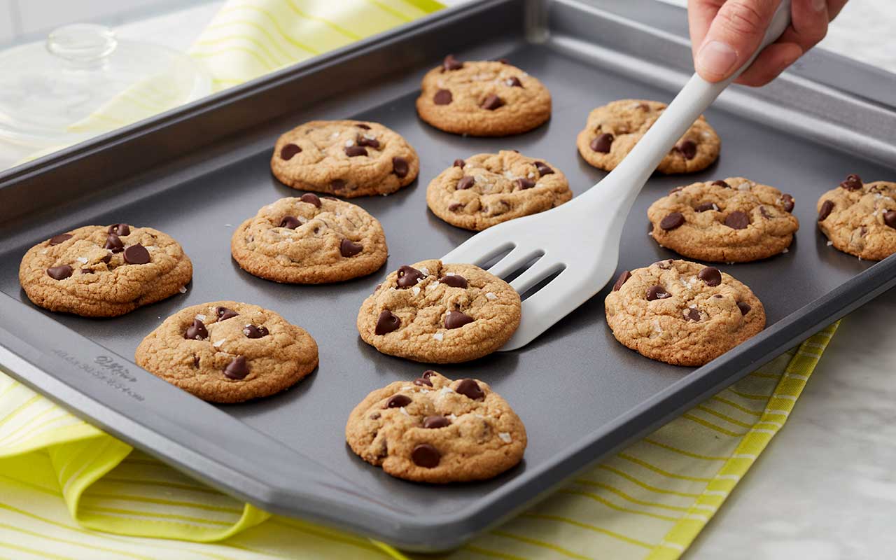 Cookie Sheet Review: The Best Baking Tool for Perfect Cookies