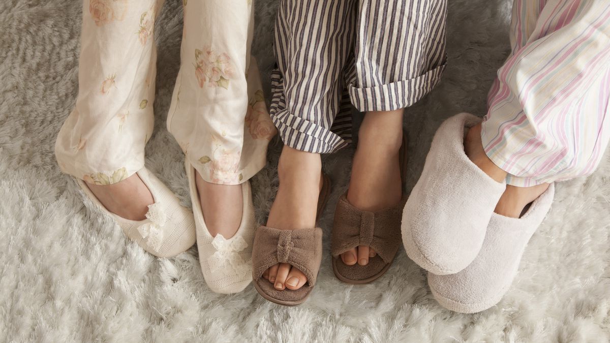 Cozy and Stylish Slippers for Her: A Review