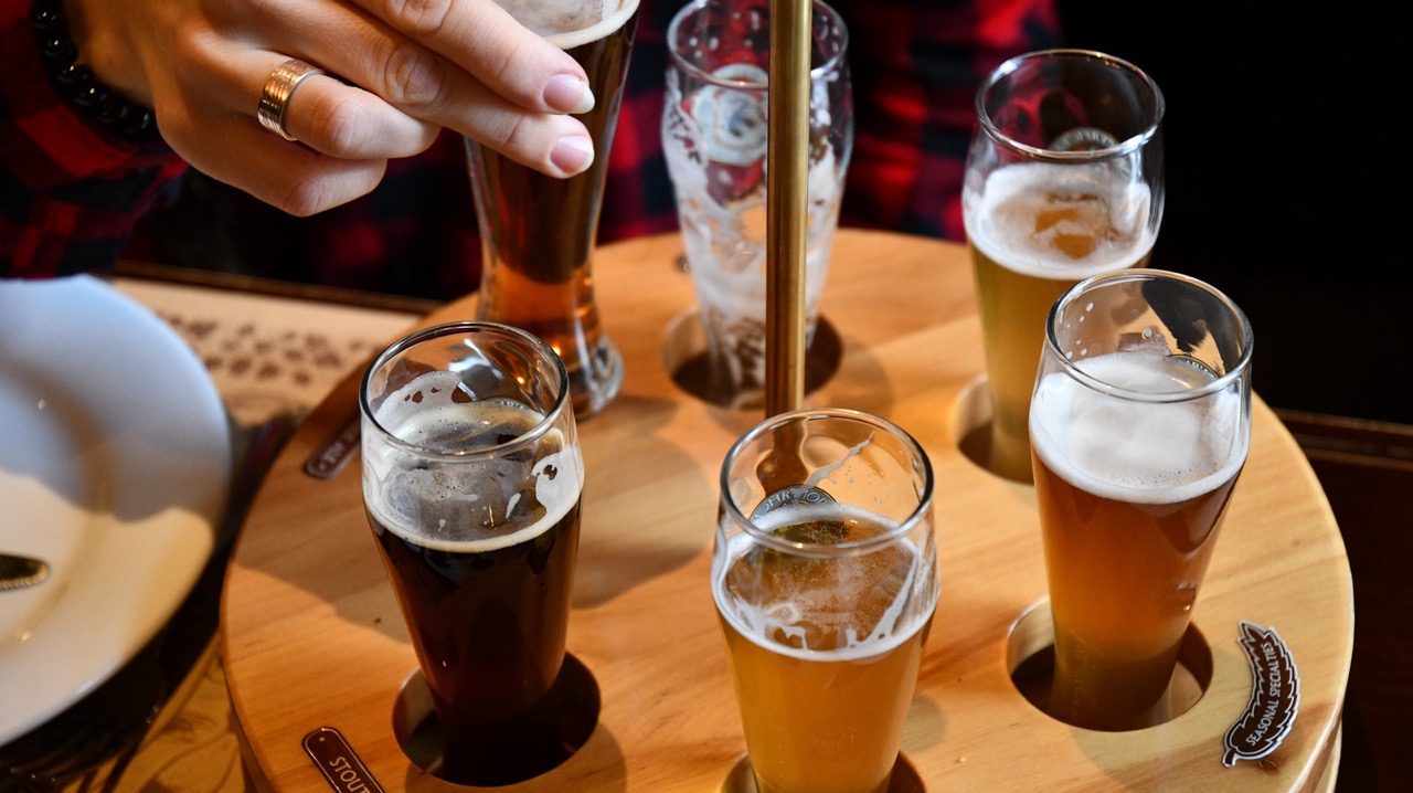 Craft Beer Tasting Glasses: A Comprehensive Review