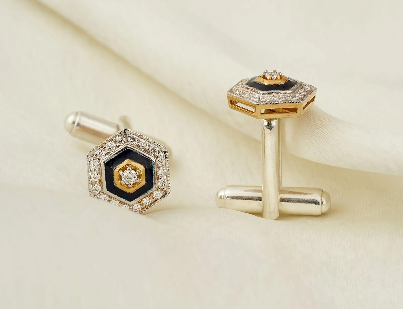Cufflinks Review: The Perfect Accessory for Any Occasion