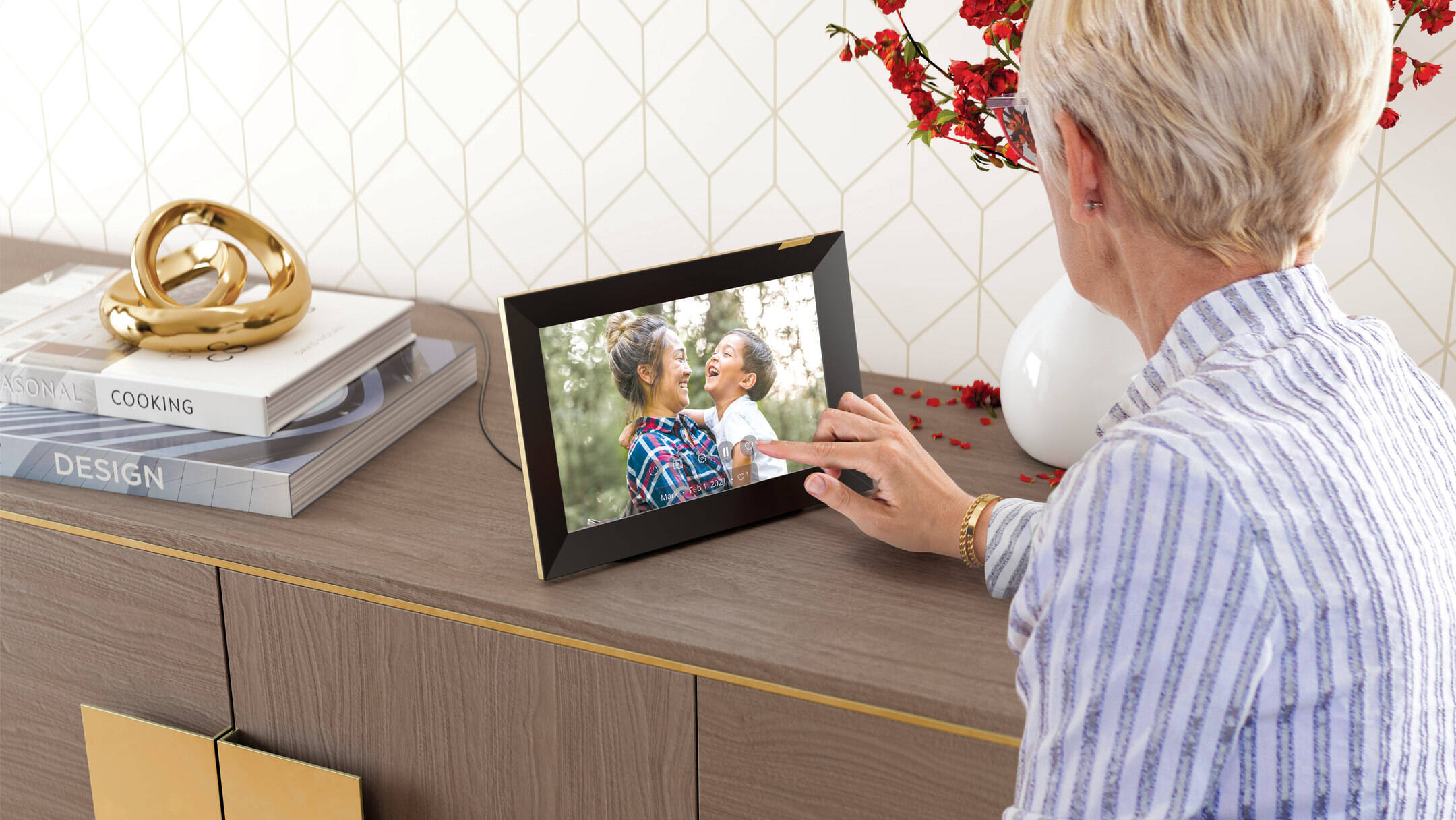 Digital Photo Frame Review: The Perfect Display for Your Memories