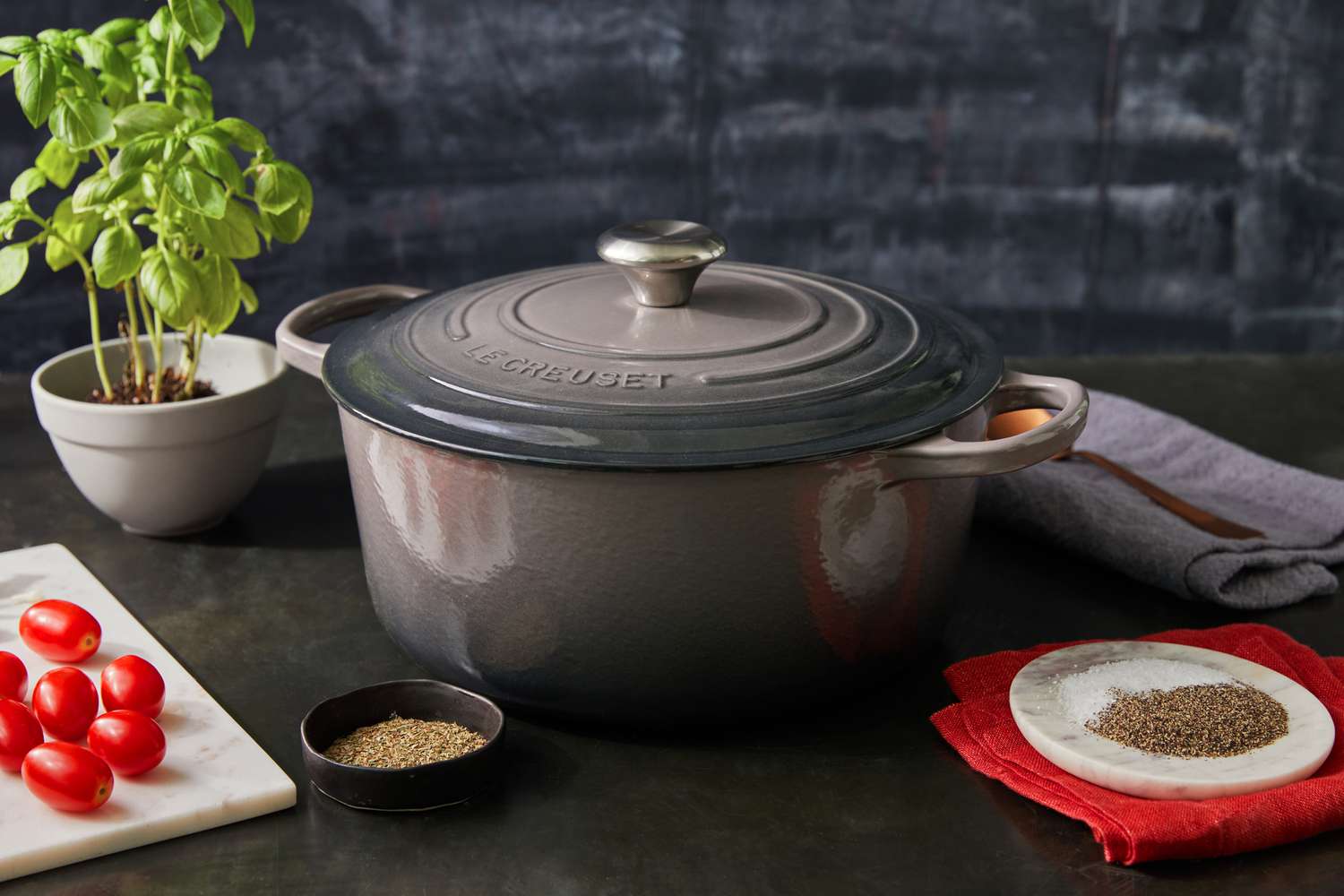 Dutch Oven Review: The Perfect Addition to Your Kitchen