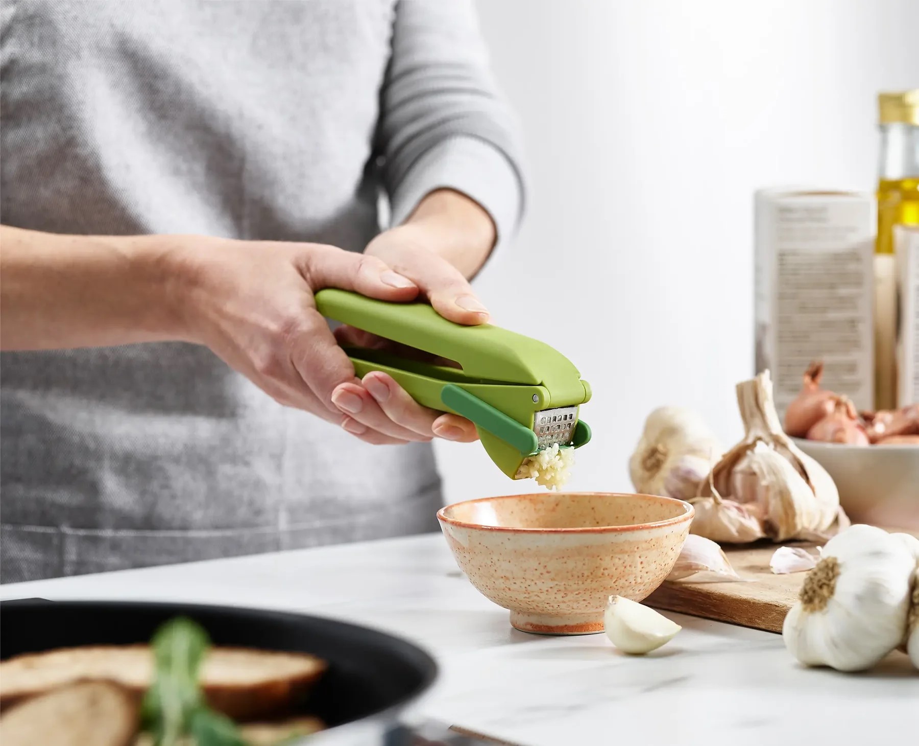 Garlic Press Review: Find the Best One for Your Kitchen