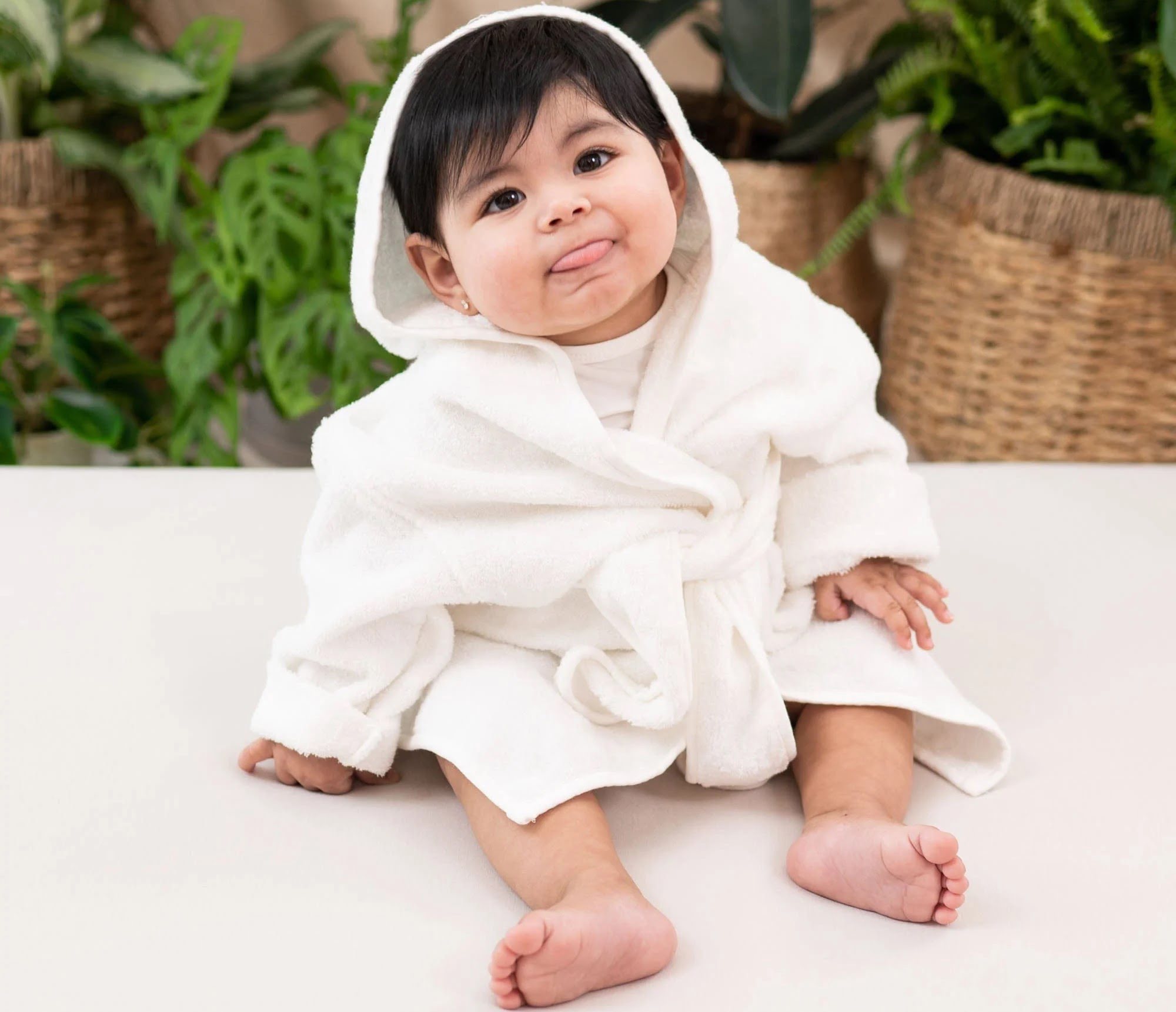 Infant Bathrobe Review: The Perfect Baby Bath Time Essential