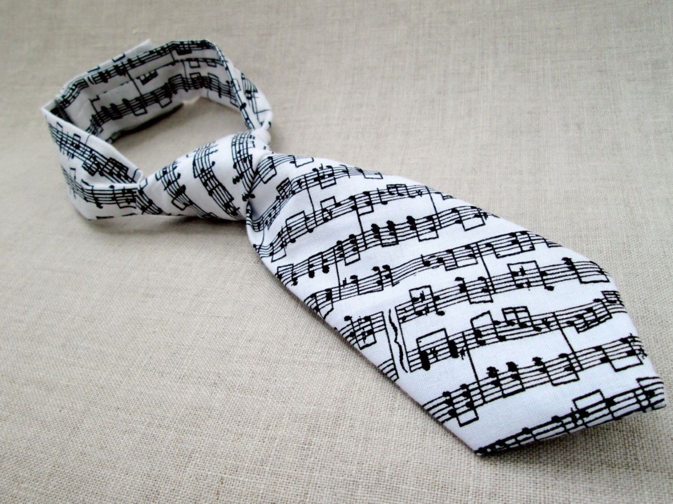 Melodic Men's Fashion: A Review of the Music Note Necktie for Him