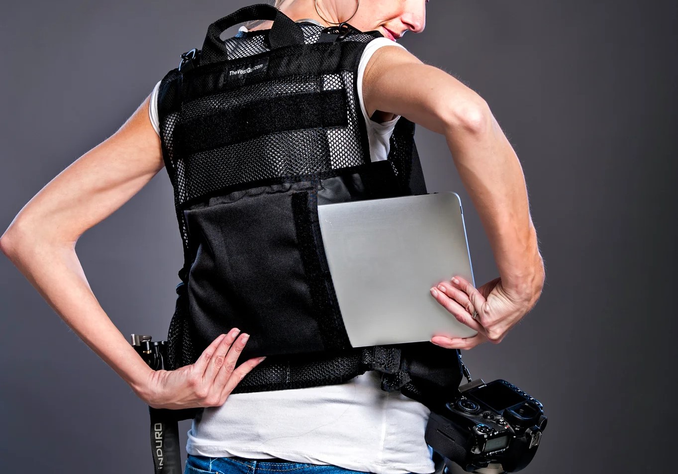 Photography Vest Review: The Perfect Accessory for Photographers