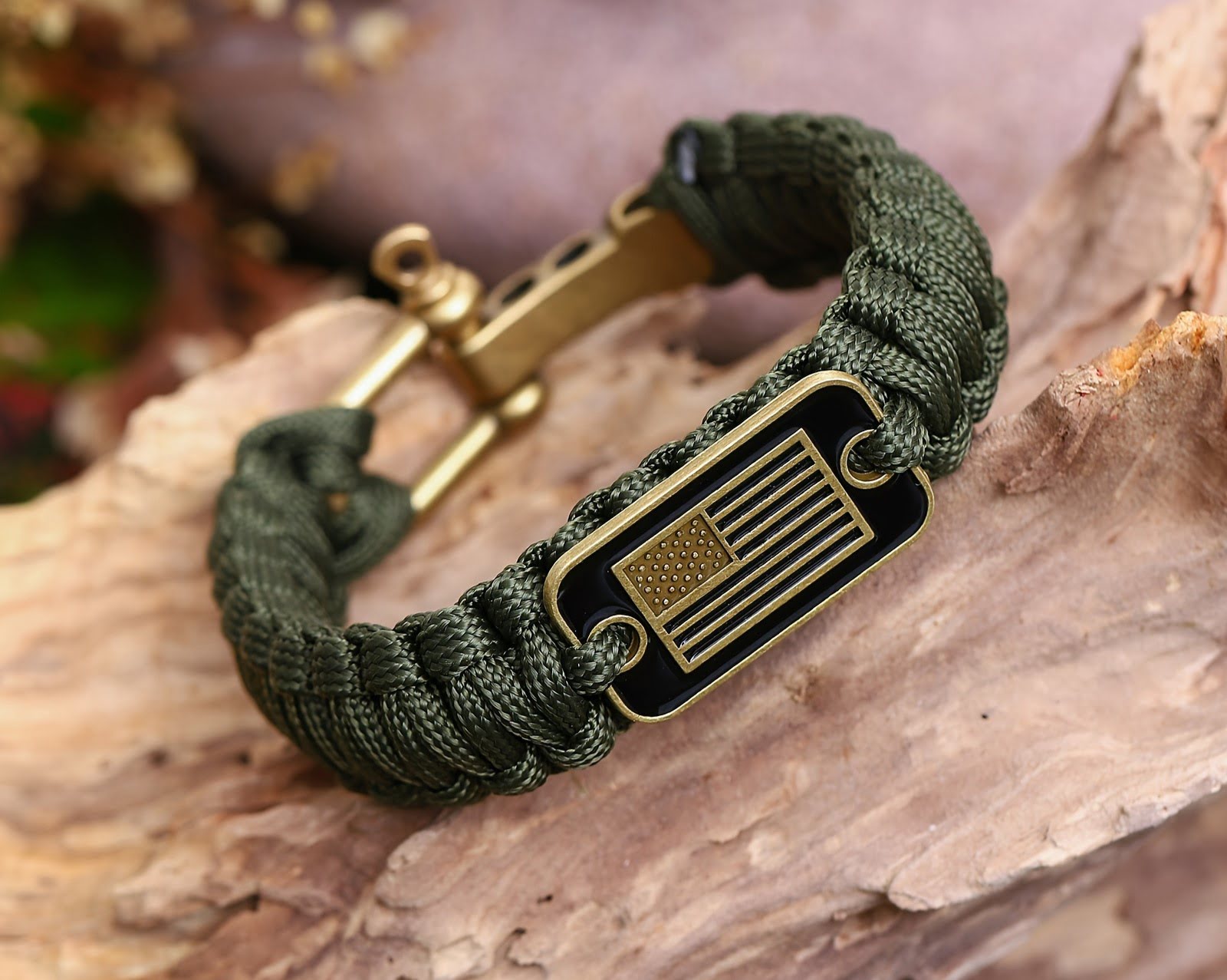 Review: Versatile Paracord Bracelet for All Your Outdoor Needs