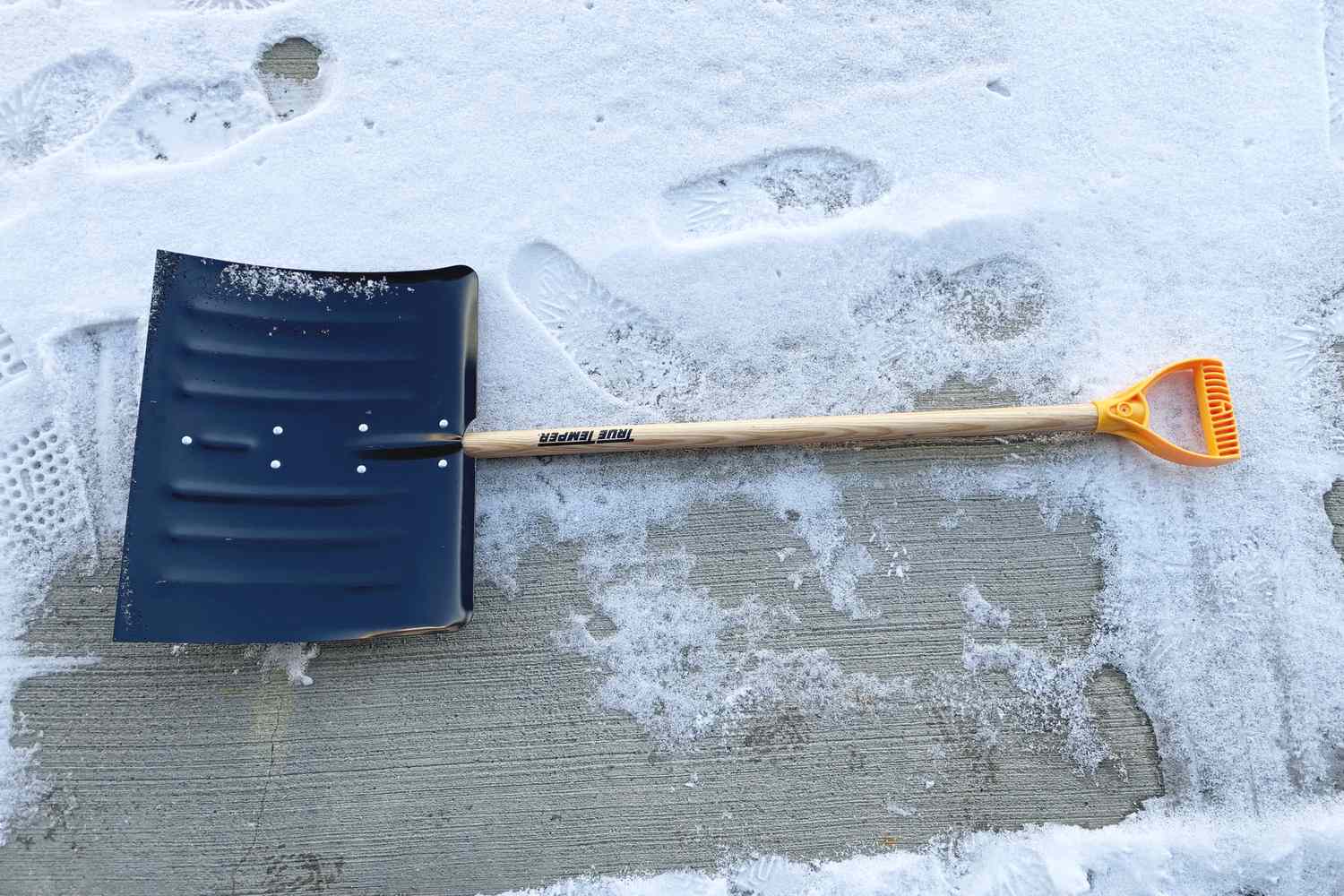 Snow Shovel Review: Top Picks for Efficient Snow Removal