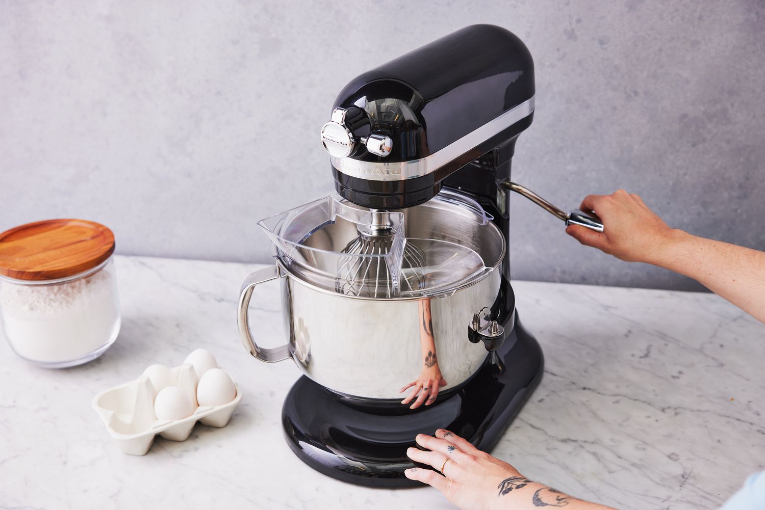 Stand Mixer Review: The Perfect Kitchen Appliance for Baking Enthusiasts
