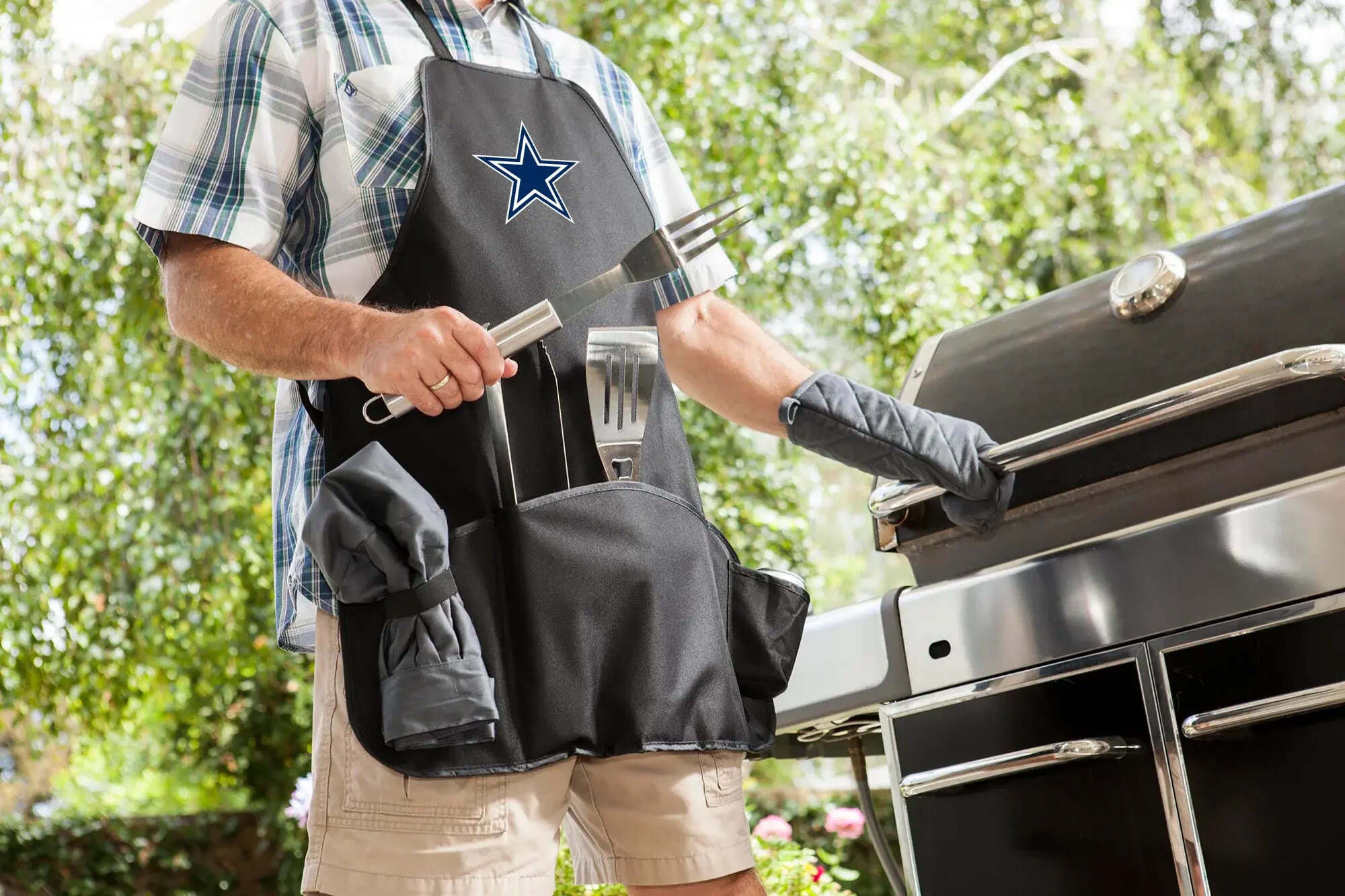 The Ultimate Barbecue Apron for Him: A Must-Have Grilling Accessory
