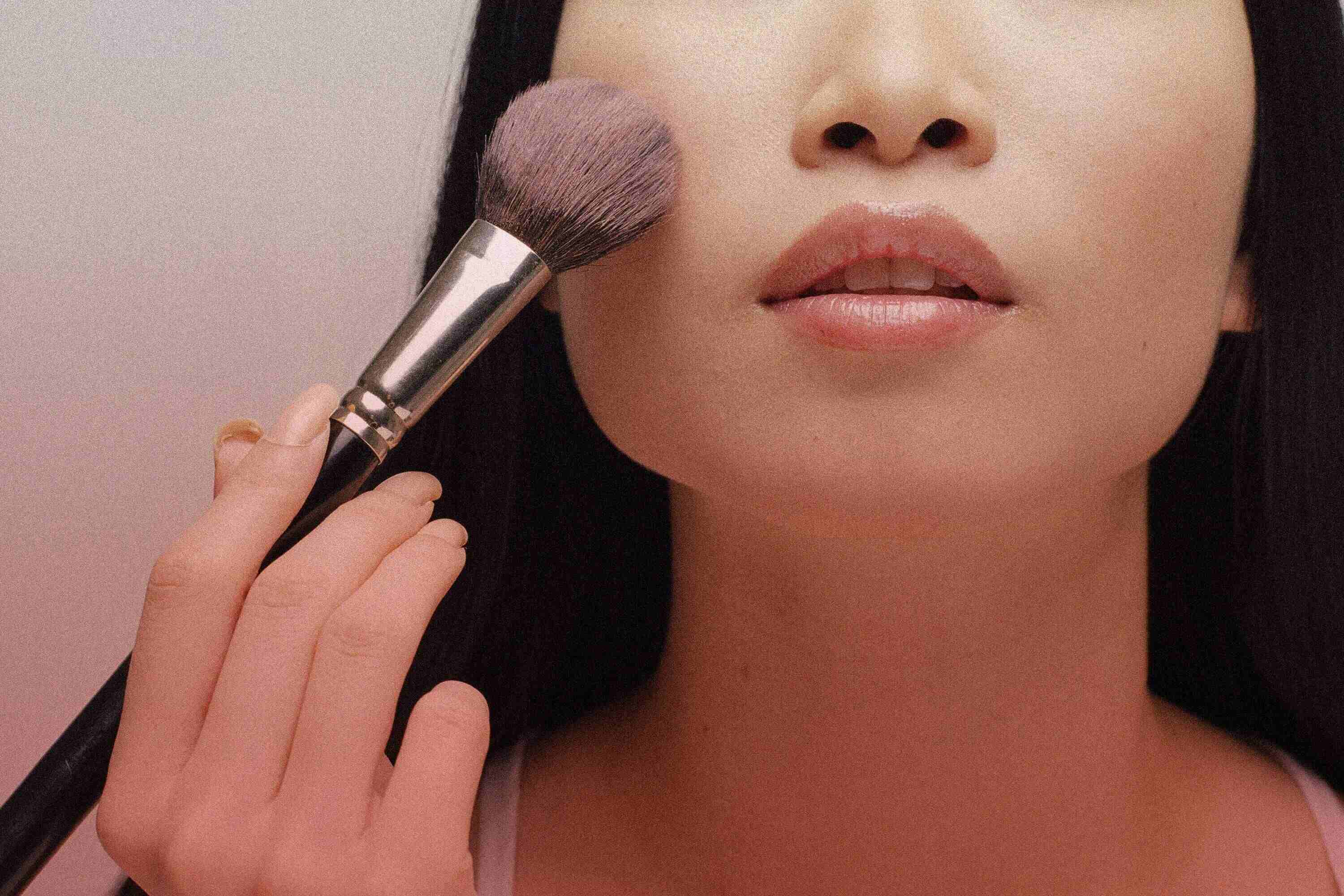 Top Makeup Brushes for Her: A Comprehensive Review