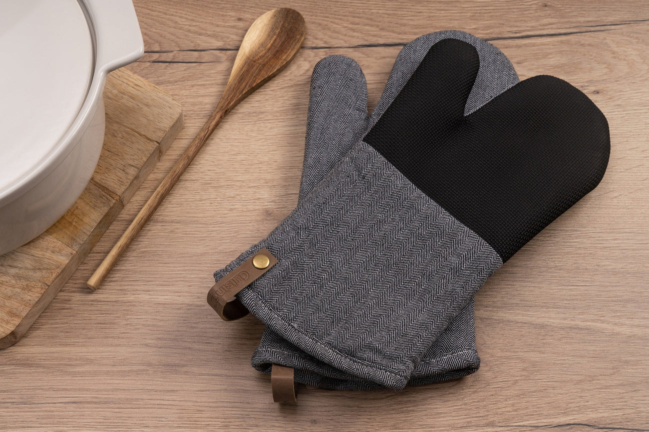 Top Oven Mitts: A Comprehensive Review