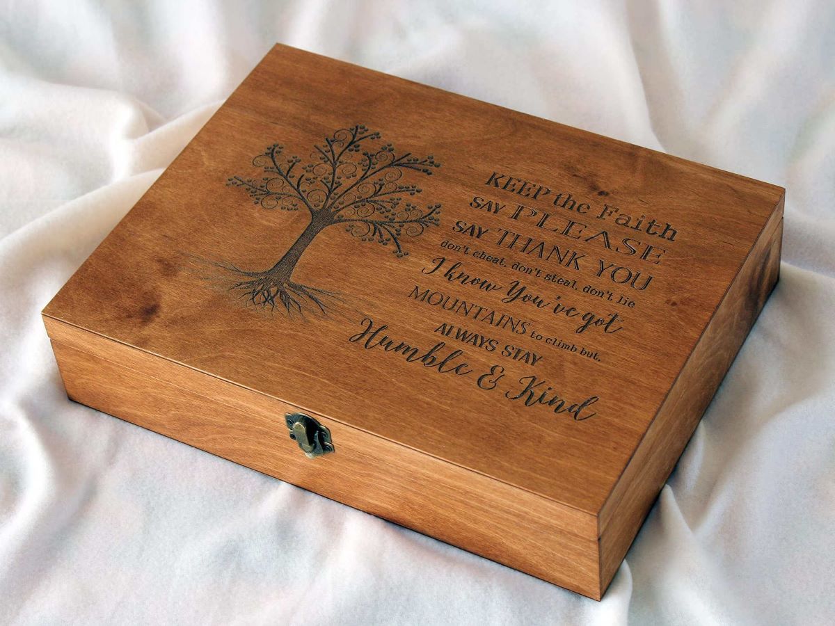 Charming Keepsake Box: A Perfect Gift for Her